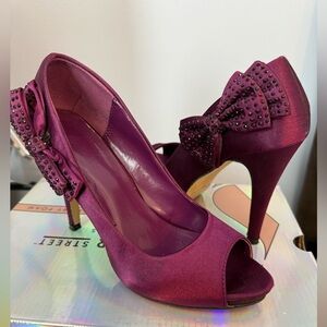 Canyon River Blues Magenta Peep-Toe Heels with Bow